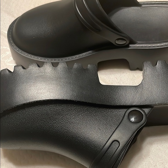 Source Unknown Black Mules with Chunky Sole - Picture 3 of 3